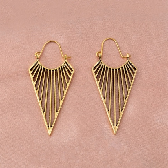 **New Items In! NEW Triangle Hoop Earrings - Picture 4 of 9